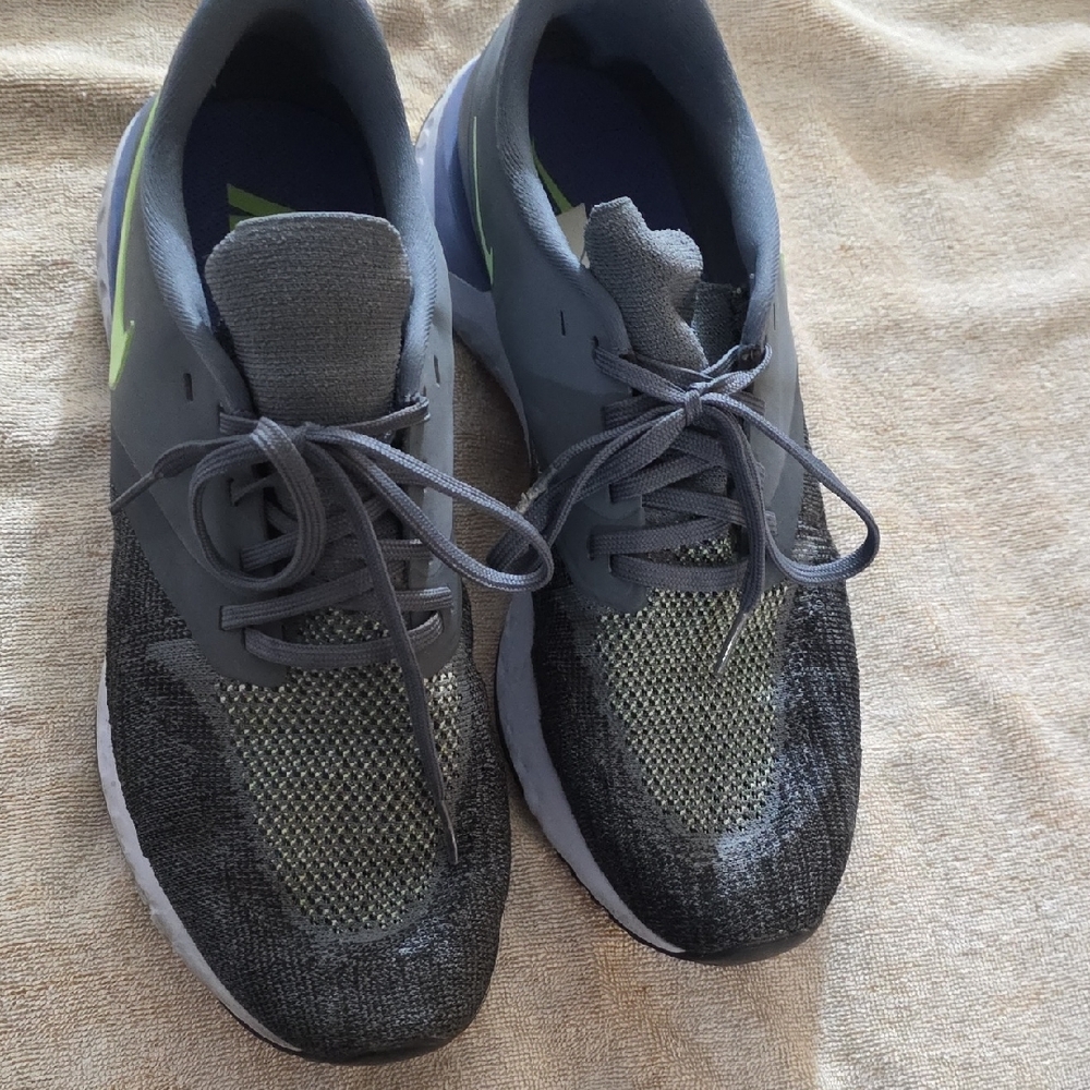 Nike Size 10.5 Men's Gray Knit Athletic Sneakers - Odyssey